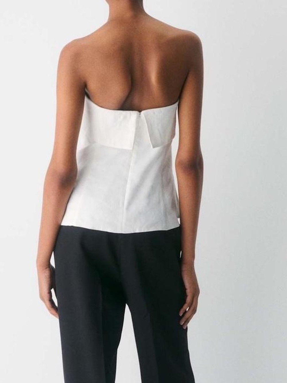 Aritzia Babaton Element Linen Tube Top in Cream with Grey Pinstripes. Size 4. - Picture 2 of 7